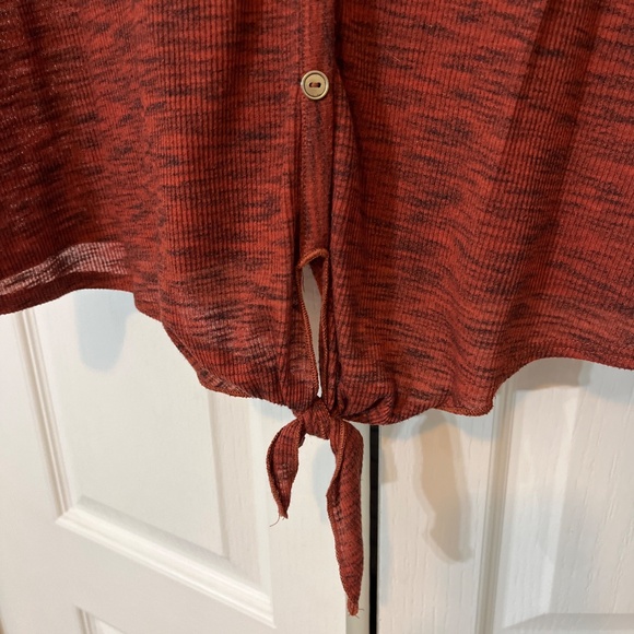 Coco’s Clozet Burnt Red w/ Black Tie-Front Button Top - Size Large - Picture 4 of 11